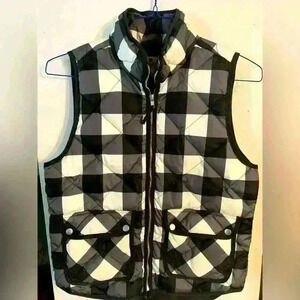 Woolrich Puffer Woman’s Vest size small black, and white buffalo plaid full zip